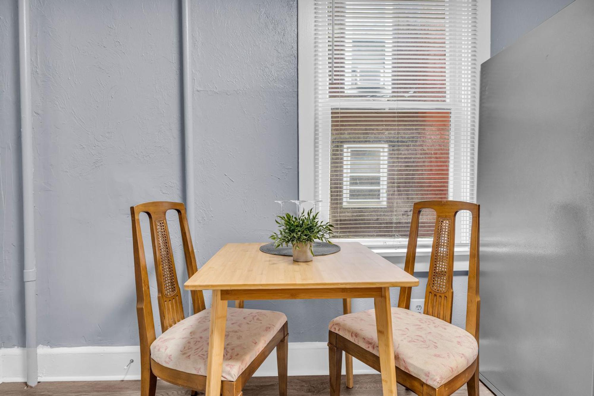 Historic Cozy Haven In Little Italy Apartment Кливланд Екстериор снимка