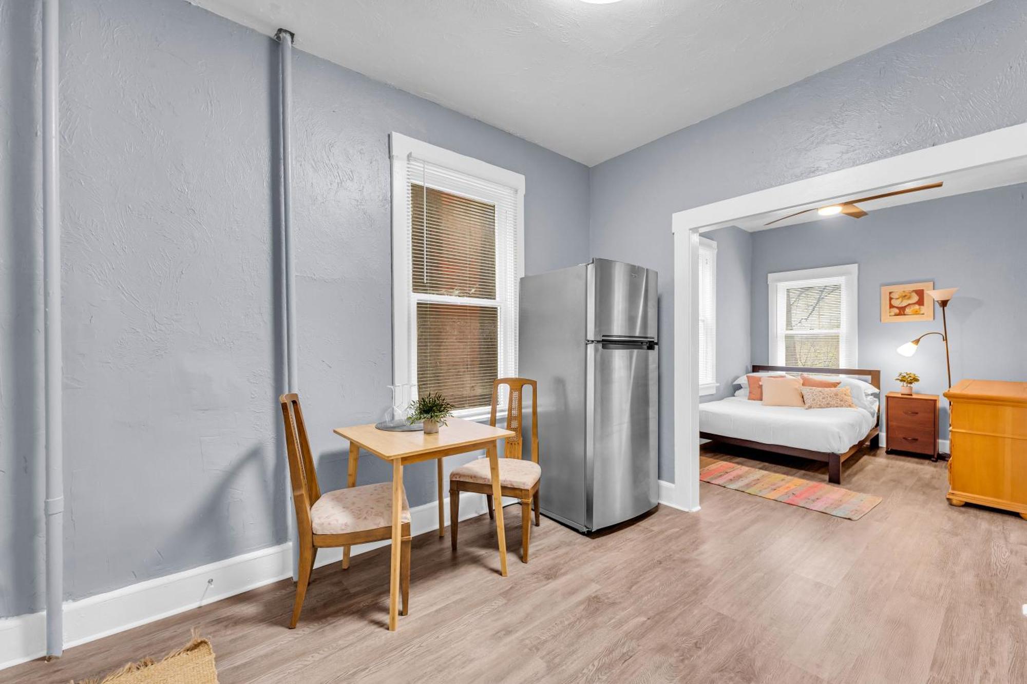 Historic Cozy Haven In Little Italy Apartment Кливланд Екстериор снимка