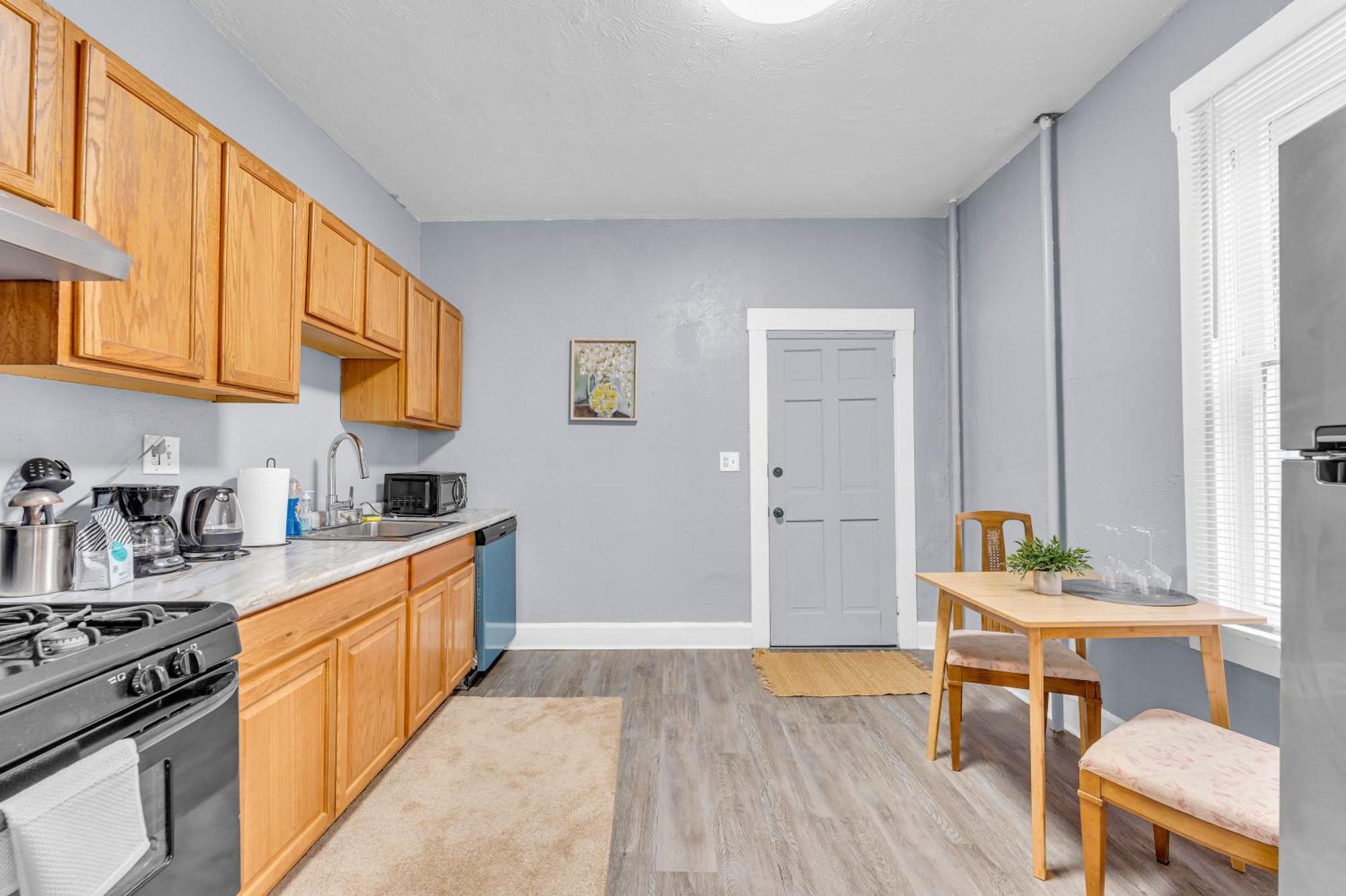 Historic Cozy Haven In Little Italy Apartment Кливланд Екстериор снимка