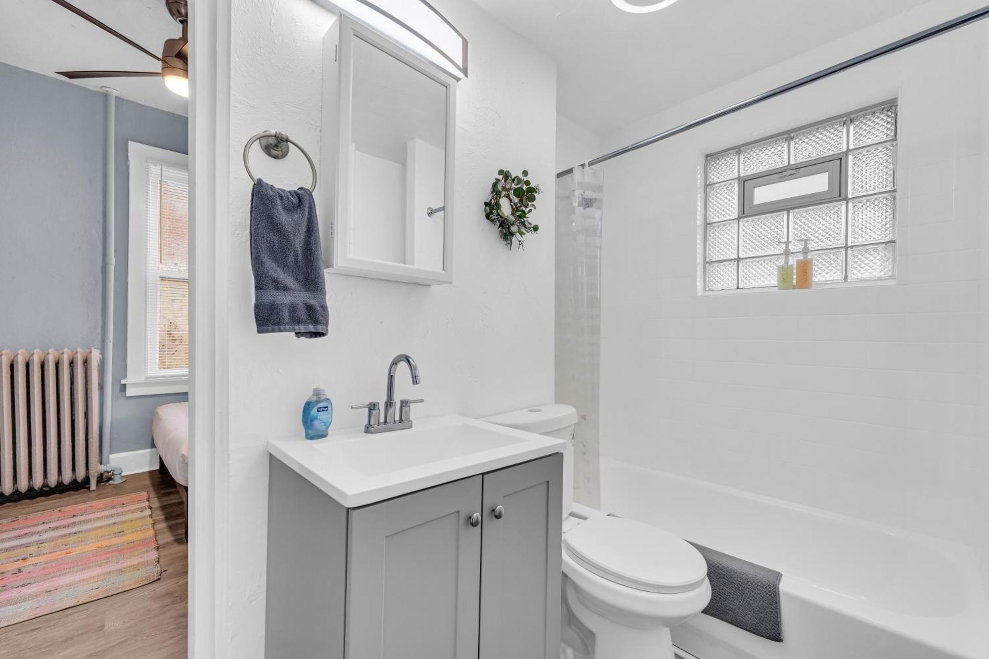 Historic Cozy Haven In Little Italy Apartment Кливланд Екстериор снимка