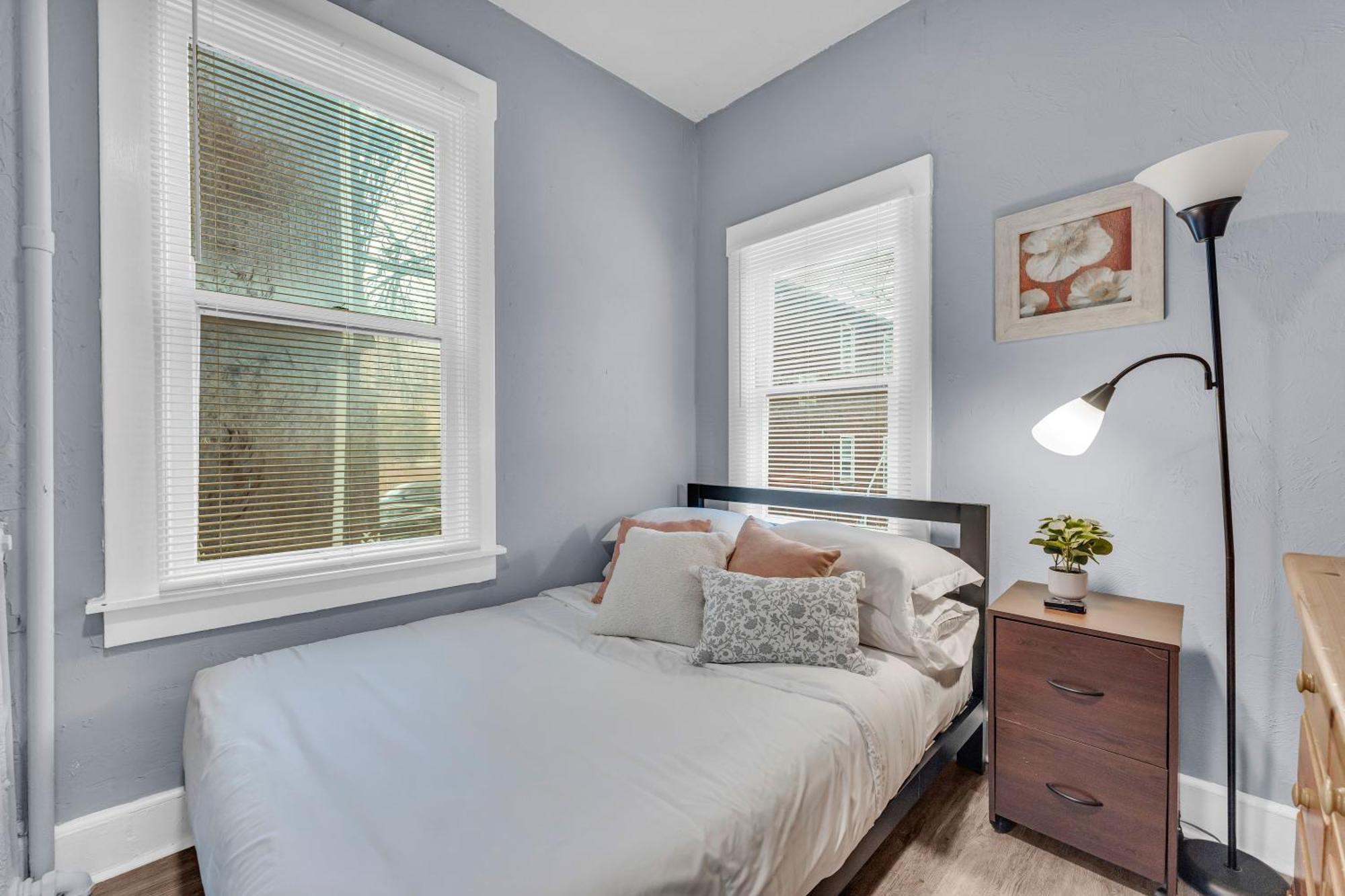 Historic Cozy Haven In Little Italy Apartment Кливланд Екстериор снимка